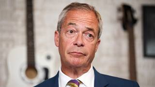 ‘Bonkers or brilliant?’ Farage stuns Britain by quitting Parliament
