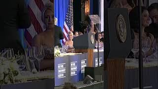Kaitlan Collins shakes Trump’s hand after receiving award at WHCD