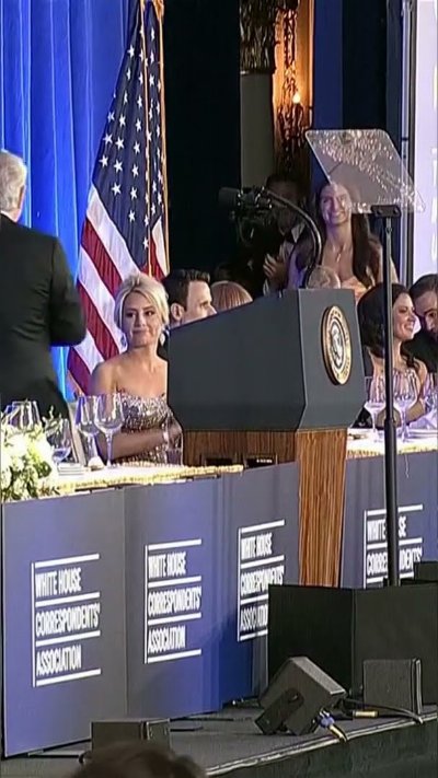 Kaitlan Collins shakes Trump’s hand after receiving award at WHCD