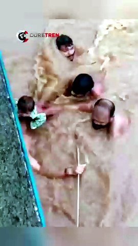 Deadly Gujarat Flood: Brave Youths Risk Their Lives to Save a Child
