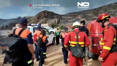 Spain wildfire: Firefighters gain ground as Almería evacuees return home