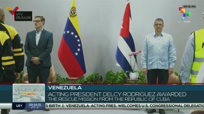 Acting president Delcy Rodriguez awarded the rescue mission from the Republic of Cuba
