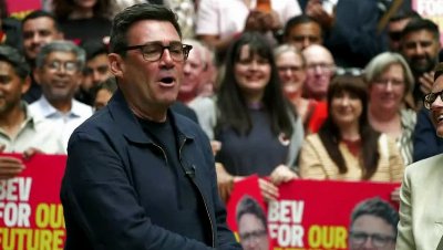 Andy Burnham welcomes 'Queen of the North'