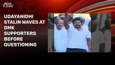 Udhayanidhi Stalin waves at hundreds of supporters ahead of police interrogation